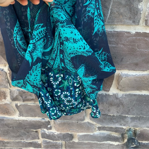 NWOT Express Flowy Tank Top - Picture 3 of 4